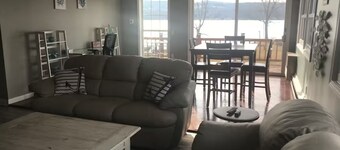 Clean 4-bedroom house with AC and WiFi in Bradford