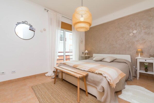 1 habitación, tabla de planchar con plancha, internet y ropa de cama 