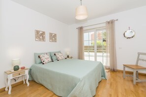 1 habitación, tabla de planchar con plancha, internet y ropa de cama 