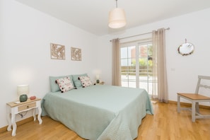 1 habitación, tabla de planchar con plancha, internet y ropa de cama