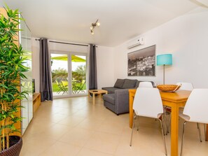 TV - Cabanas Gardens - 1 Bedroom Apartment with pool (Cabanas de Tavira)