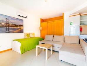 TV - Cabanas Gardens - Studio Penthouse with pool view (Cabanas de Tavira)