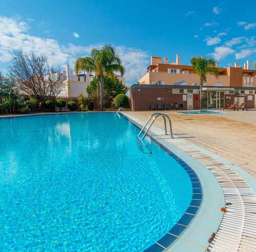 Cabanas Gardens - Studio Penthouse with pool view