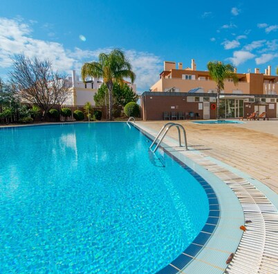 Cabanas Gardens - Studio Penthouse with pool view