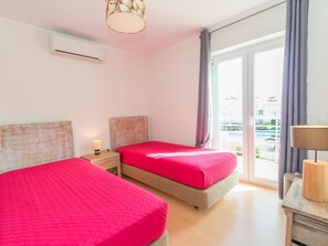 1 slaapkamer, een strijkplank/strijkijzer, internet, beddengoed