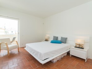 2 chambres, fer et planche à repasser, accès Internet, draps fournis