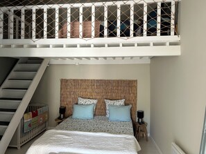 1 bedroom, iron/ironing board, travel cot, WiFi - Maison Indépendante Romarin (Mirabel-aux-Baronnies)