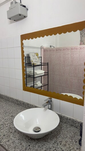 Handtücher, Seife, Shampoo, Toilettenpapier