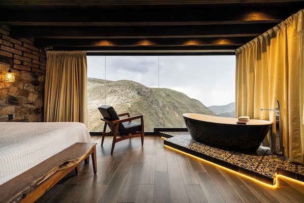 奢华客房, 山景 | 客房内保险箱、免费 WiFi、床单