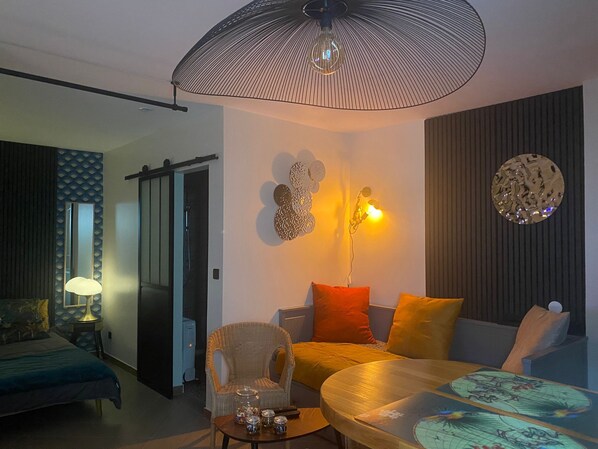 Interior - Lots of charm, cosy studio Jules Verne (Pantin)