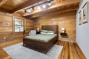 9 bedrooms, desk, iron/ironing board, travel cot