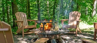 Fun Luxury Lodge Sleeping 25: Hot Tub, 16 Acres