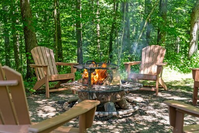 Fun Luxury Lodge Sleeping 25: Hot Tub, 16 Acres