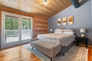 9 Schlafzimmer, Schreibtisch, Bügeleisen/Bügelbrett, Reisekinderbett