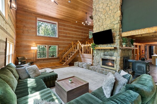 TV, fireplace, offices - Fun Luxury Lodge Sleeping 25: Hot Tub, 16 Acres (Laurelville)