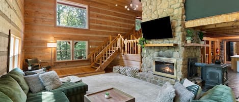 Televisio, takka, työhuone