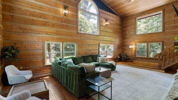 TV, peis og kontorer