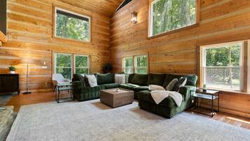 TV, peis og kontorer