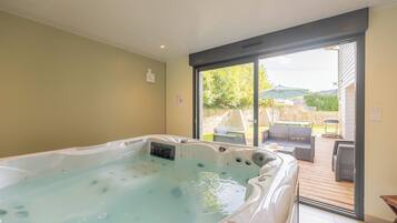 Bruser, hårtørrer, håndklæder, Sæbe