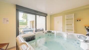 Bruser, hårtørrer, håndklæder, Sæbe