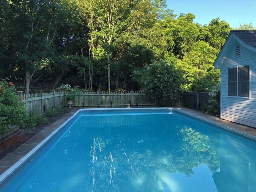LAST MINUTE RENTAL Charming 3-bedroom house with pool in Shelter Island