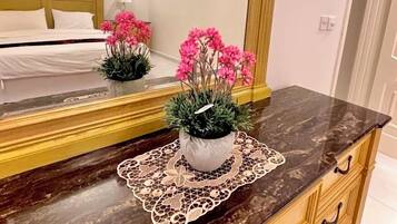 3 chambres, fer et planche à repasser, Wi-Fi, draps fournis