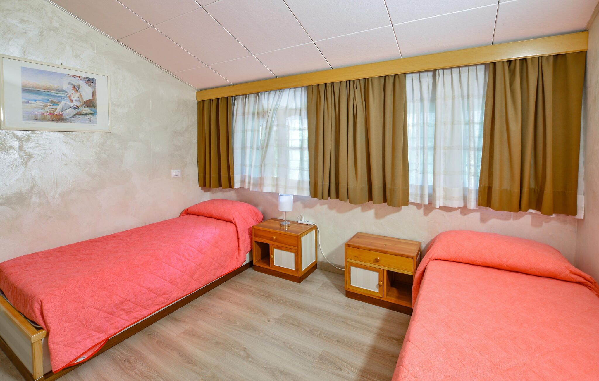 Strykejern/-brett, reiseseng for barn og wi-fi (inkludert)