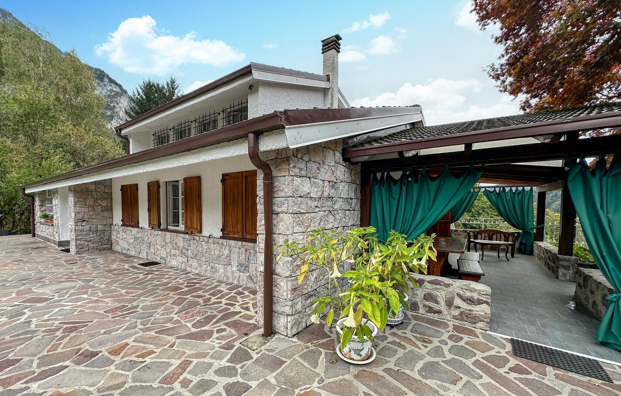 屋外ダイニングエリア