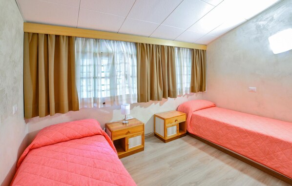 Iron/ironing board, travel crib, free WiFi