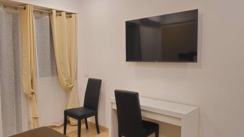 Bureau, fer et planche Ă repasser, Wi-Fi gratuit