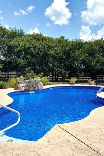 Countryside Carriage House with Pool Near Athens & Commerce-Kid & Pet Friendly