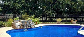 Countryside Carriage House with Pool Near Athens & Commerce-Kid & Pet Friendly