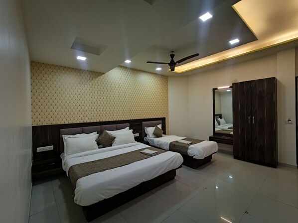 Ropa de cama de alta calidad, cubrecamas y escritorio