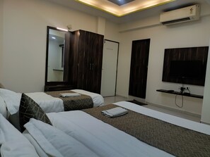 Basic Suite - Hotel Dev Palace Ahmedabad (Ahmedabad)
