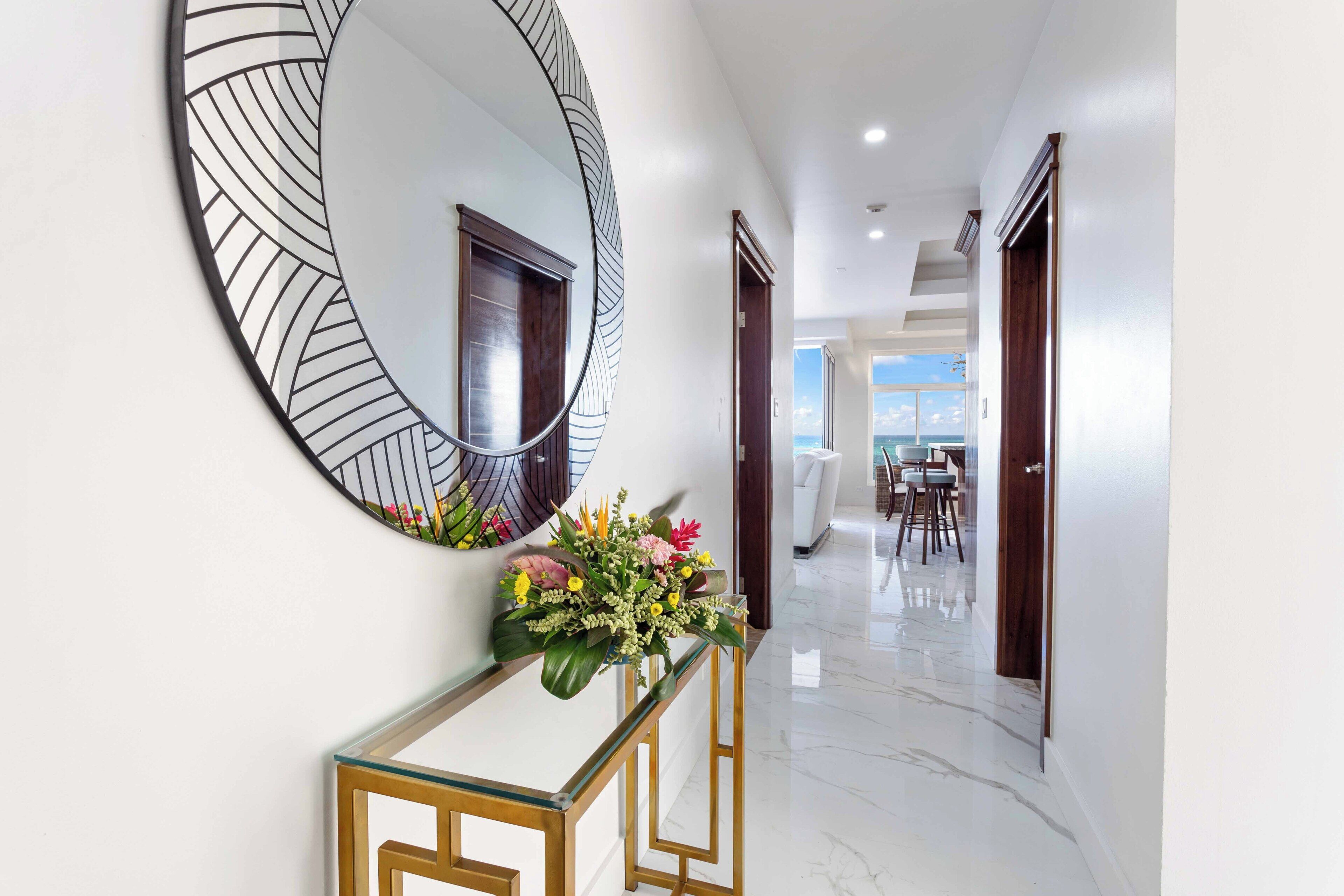 ลักซ์ชัวรี่คอนโด, 2 ห้องนอน, ริมทะเล | เครื่องนอนระดับพรีเมียม, เตียงพร้อมฟูกเสริมที่นอน, ตู้นิรภัยในห้องพัก