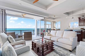 Superior Room, 1 Bedroom | Living area