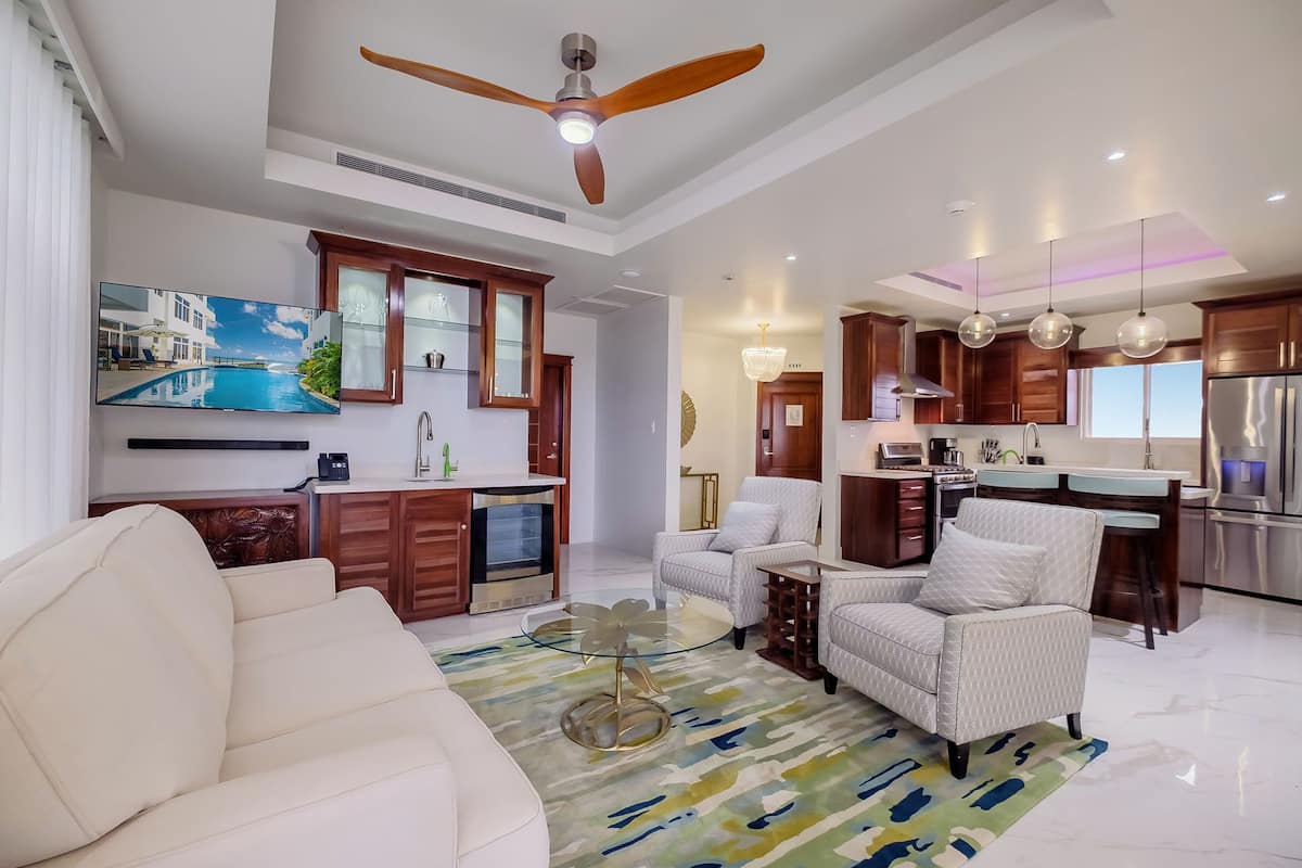 Deluxe Room, 1 Bedroom | Living area | 60-inch Smart TV with digital channels, Netflix, streaming services
