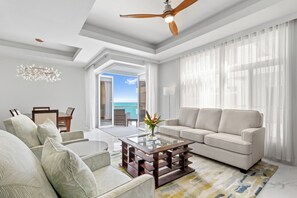 Luxury Condo, 3 Bedrooms, Ocean View | Living area