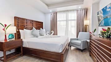 Luxury Condo, 2 Bedrooms, Beachfront | Premium bedding, pillow-top beds, in-room safe, blackout curtains