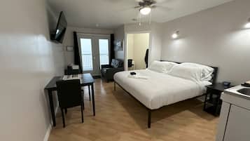 1 Schlafzimmer, Schreibtisch, WLAN, Bettwäsche