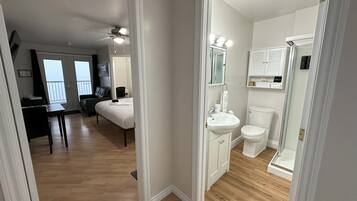 1 bedroom, desk, WiFi, bed sheets