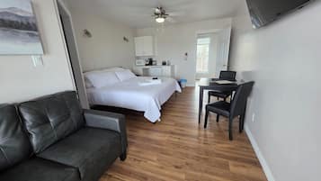 1 bedroom, desk, WiFi, bed sheets