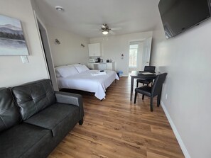1 bedroom, desk, WiFi, bed sheets