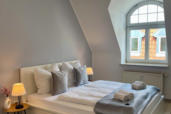 2 Schlafzimmer, Schreibtisch, Bügeleisen/Bügelbrett, Reisekinderbett