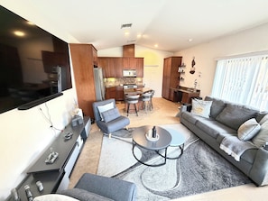 Smart TV, fireplace