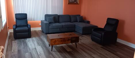 Smart TV, books, stereo