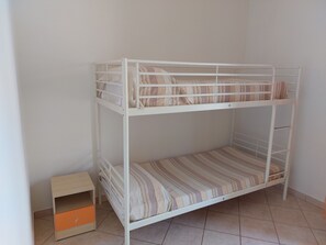 2 chambres, fer et planche à repasser, Wi-Fi gratuit, draps fournis