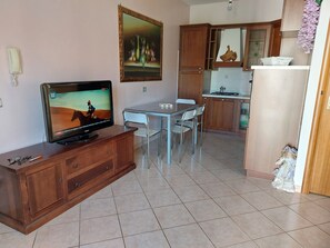 Dining - Comfort and convenience, strategic location between sea, mountains, parks. (Velina)