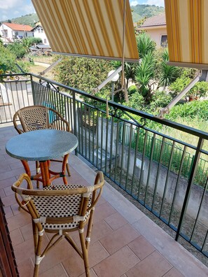 Property grounds - Comfort and convenience, strategic location between sea, mountains, parks. (Velina)