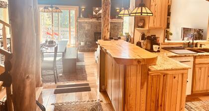 Charming 2-bedroom farmhouse in Breckenridge with expansive ten-mile range views